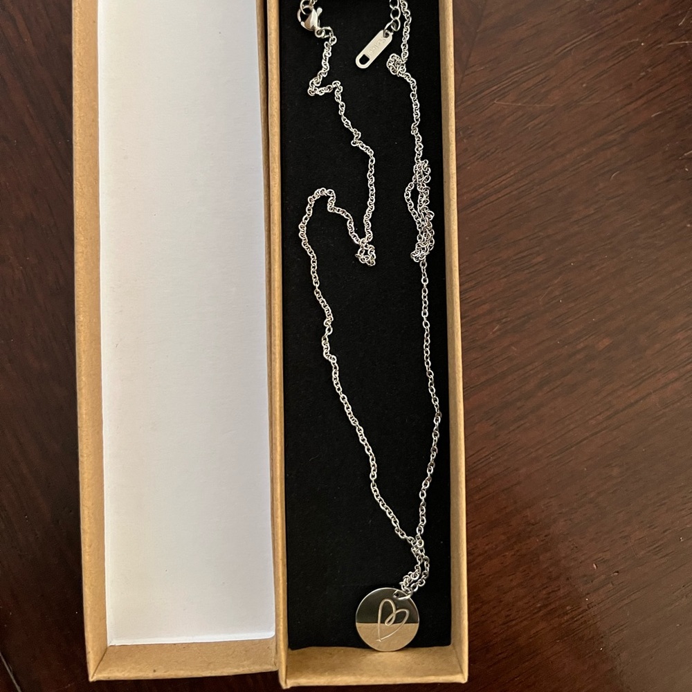 Latched mama breastfeeding love necklace NIB
